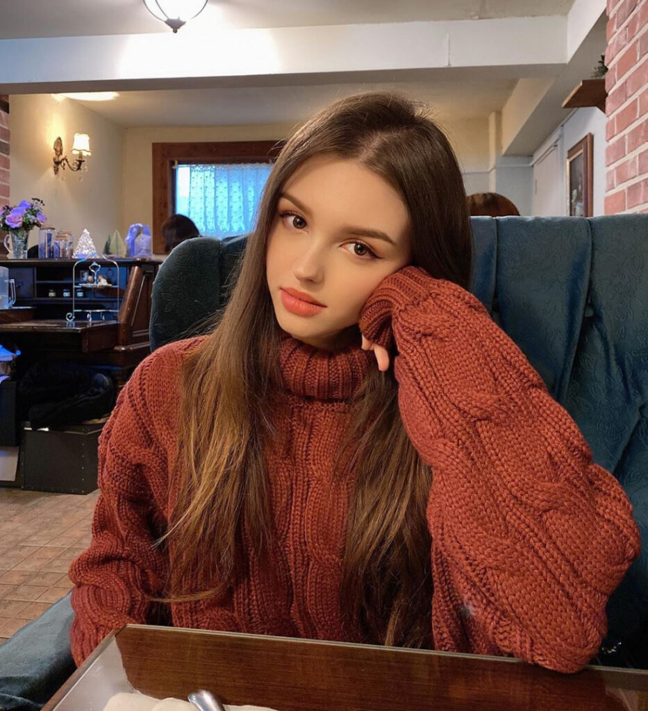 Instagram – Elina Karimova – Nude