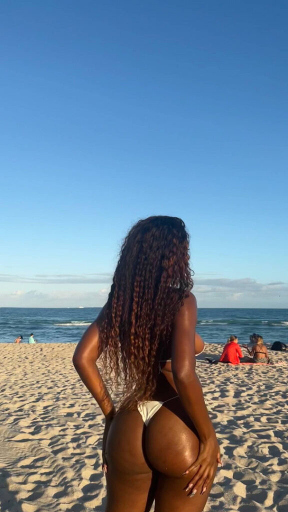 Instagram – Ebony – Elinda San – Nude