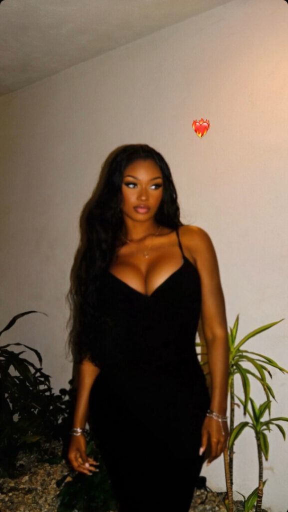 Instagram – Ebony – Elinda San – Nude