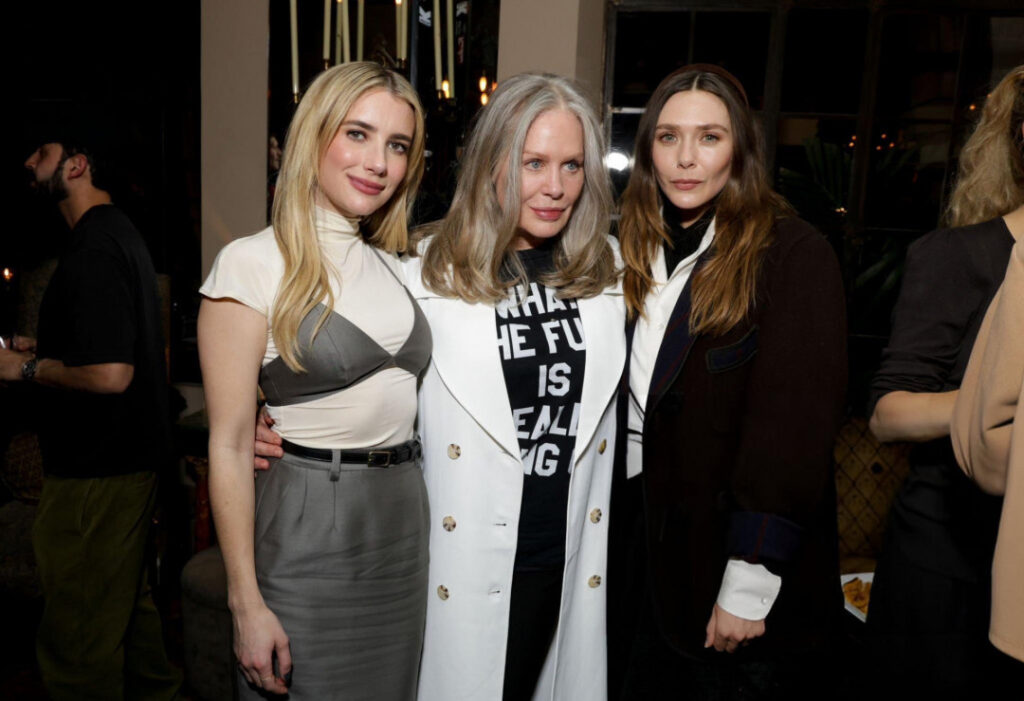 Celeb – Elizabeth Olsen – Nude