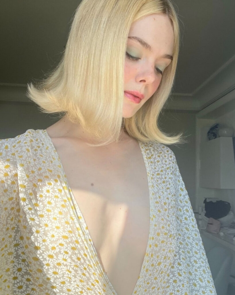 Celeb – Elle Fanning – Nude