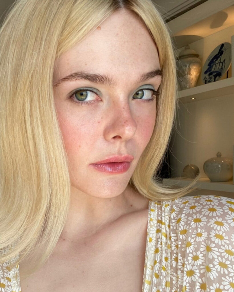 Celeb – Elle Fanning – Nude