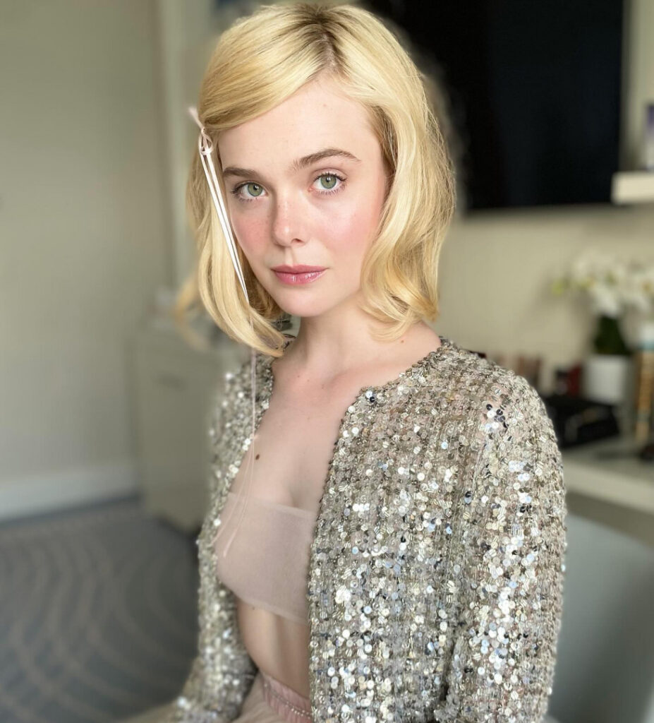 Celeb – Elle Fanning – Nude