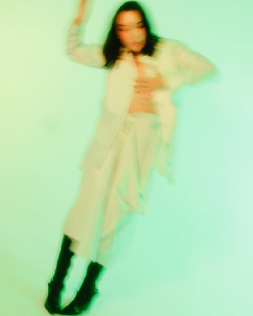 Celeb – ELOHIM – Nude