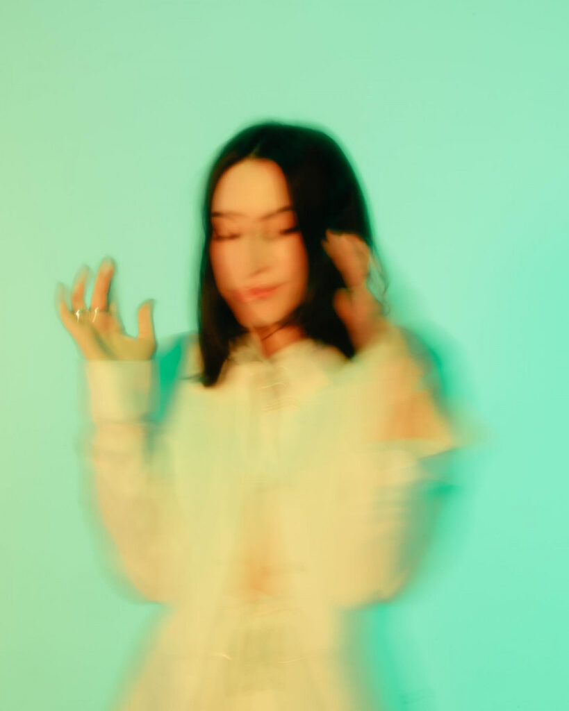 Celeb – ELOHIM – Nude