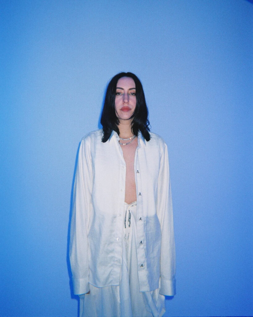 Celeb – ELOHIM – Nude