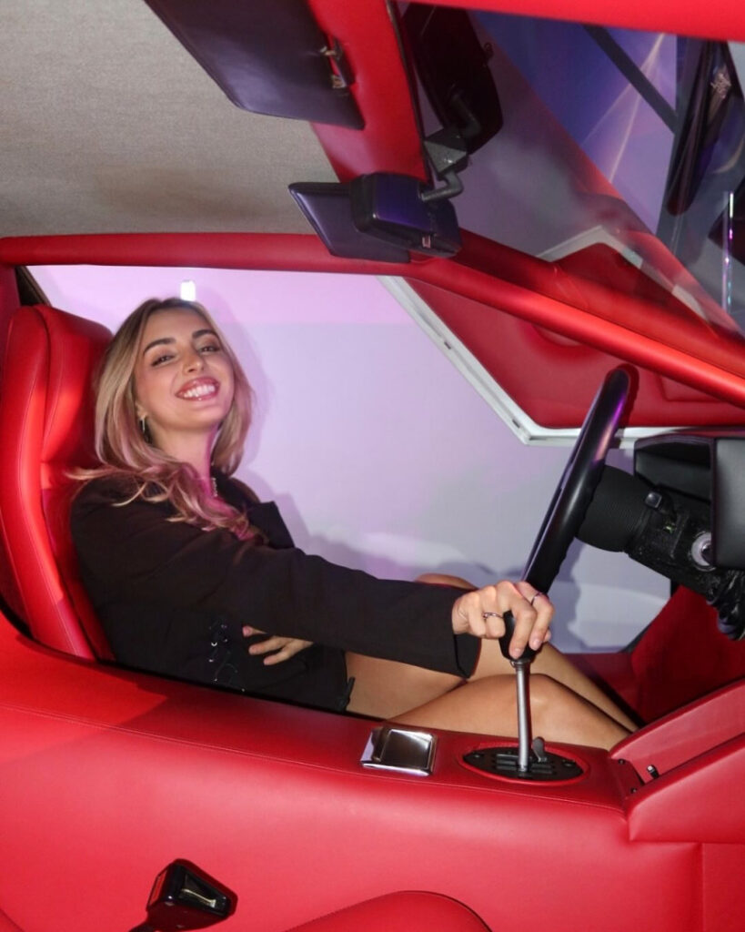 Youtube – Emelia Hartford – Nude