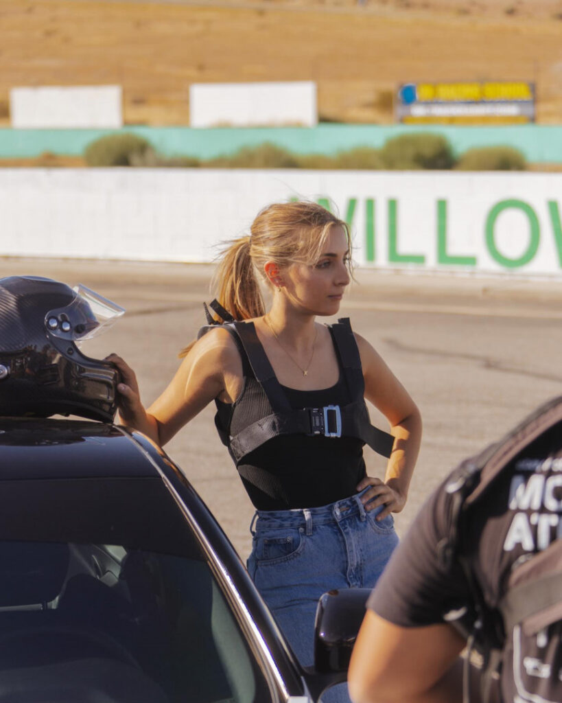 Youtube – Emelia Hartford – Nude