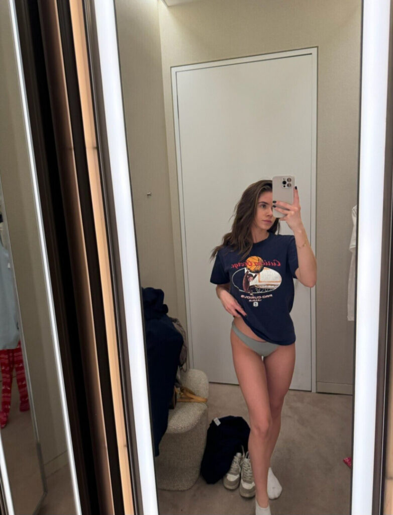 OnlyFans – Petite – Emily Levy / Emmm20 / Emmm21 – Nude