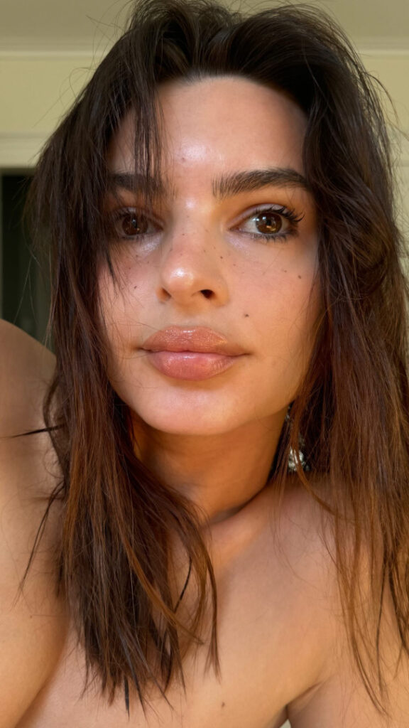 Celeb – Emily Ratajkowski – Nude Leaks