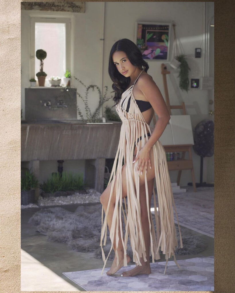 Celeb – Latina – Emily Tosta – Nude