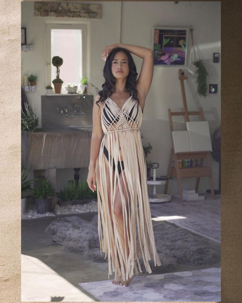 Celeb – Latina – Emily Tosta – Nude