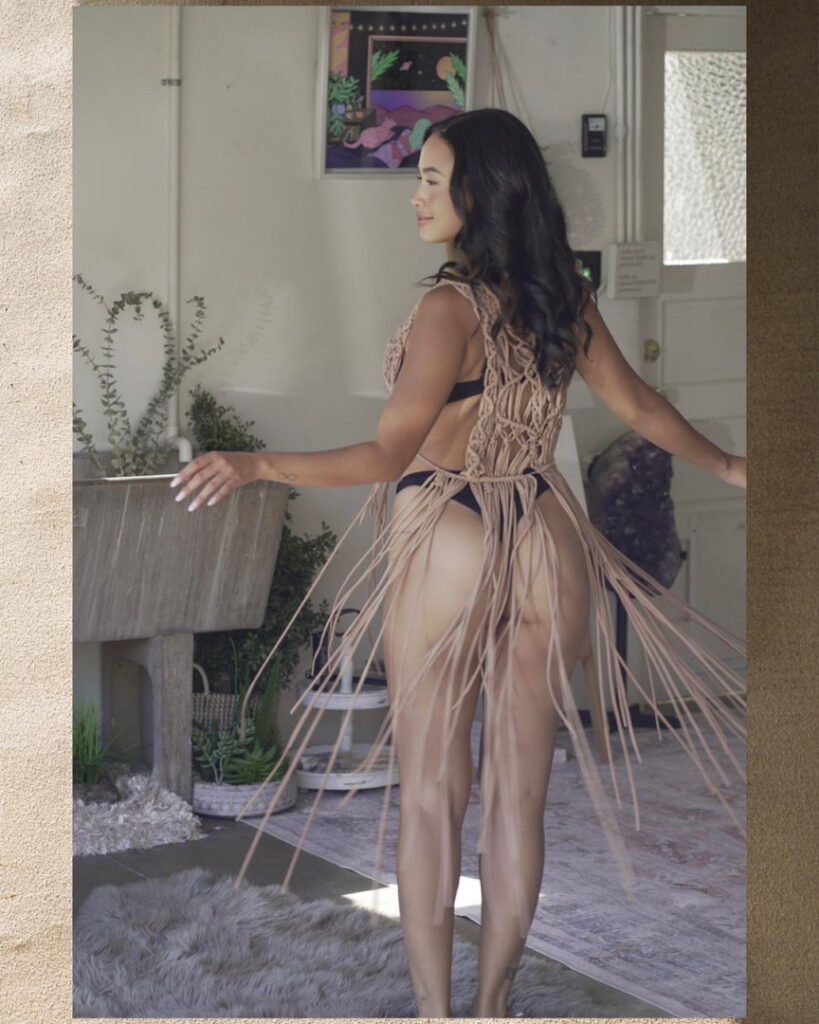 Celeb – Latina – Emily Tosta – Nude