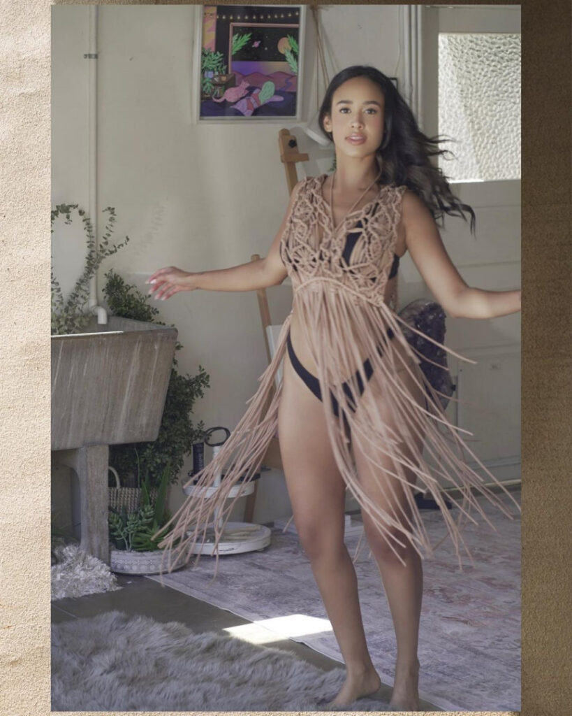 Celeb – Latina – Emily Tosta – Nude