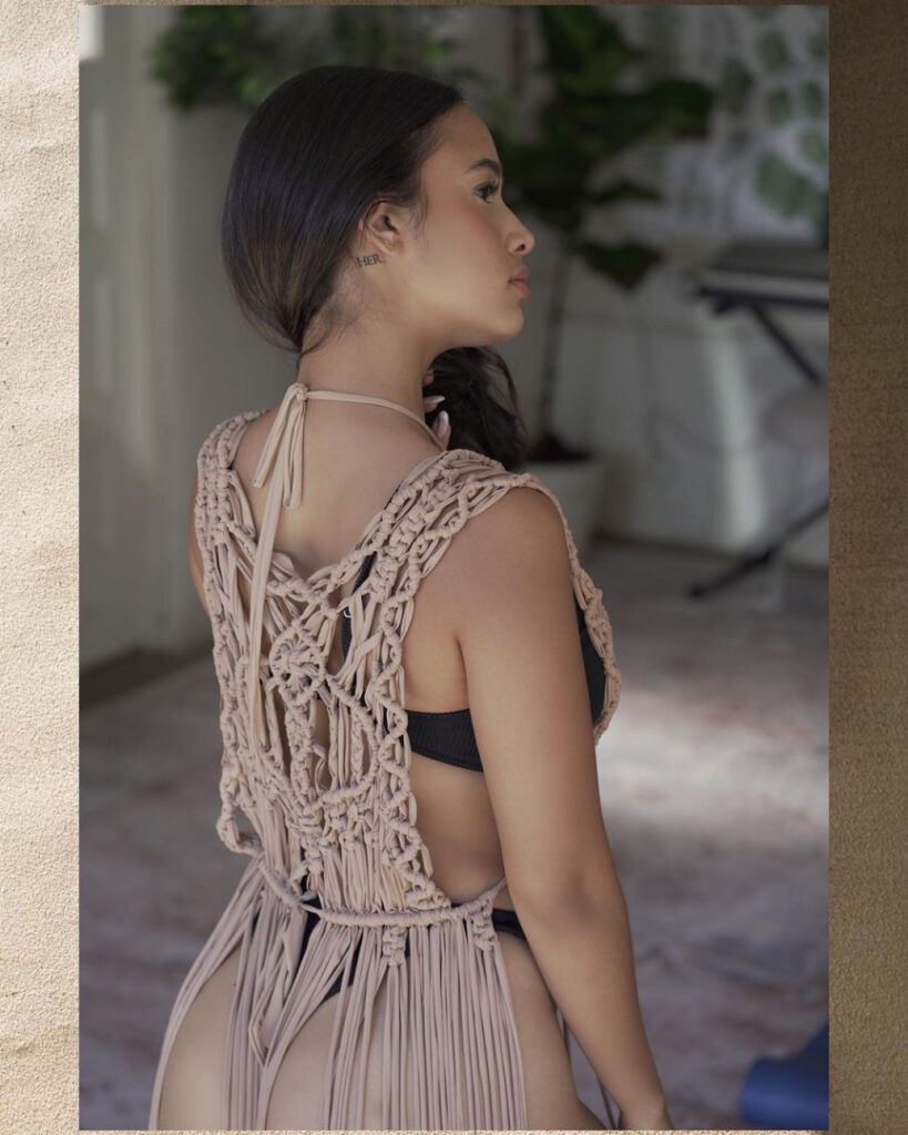 Celeb – Latina – Emily Tosta – Nude