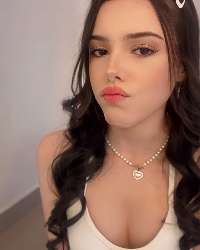 Brazil – Twitch – EmilyIsRedCoat – Nude Leaks