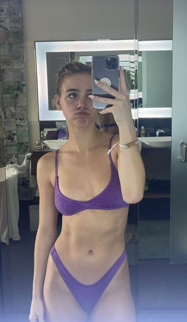 TikTok – Instagram – Emma Brooks – Nude