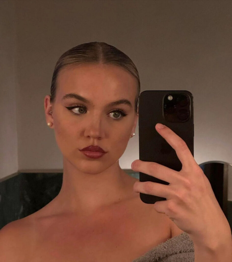 TikTok – Instagram – Emma Brooks – Nude