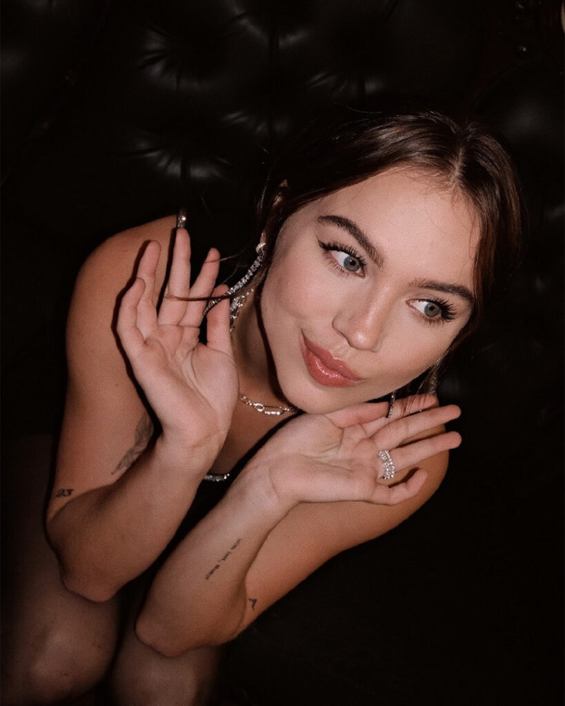 TikTok – Instagram – Emma Brooks – Nude