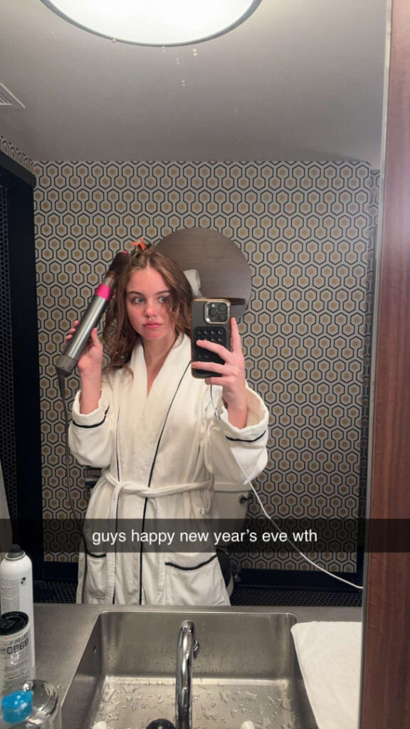 TikTok – Instagram – Emma Brooks – Nude