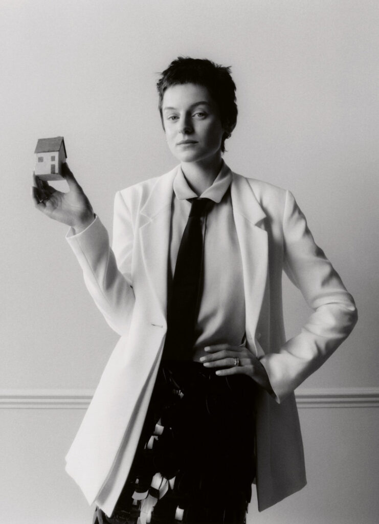 Celeb – Emma Corrin – Nude