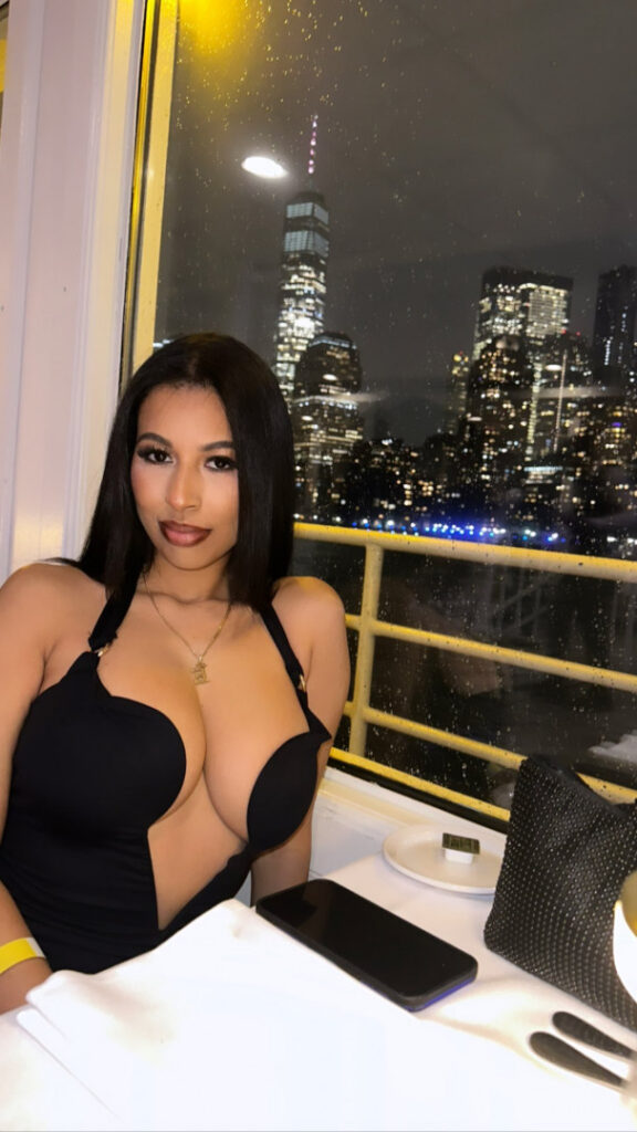 OnlyFans – TikTok – emmmyxo – Nude