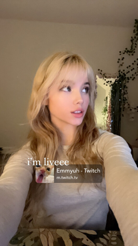 Twitch – emmyuh – Nude