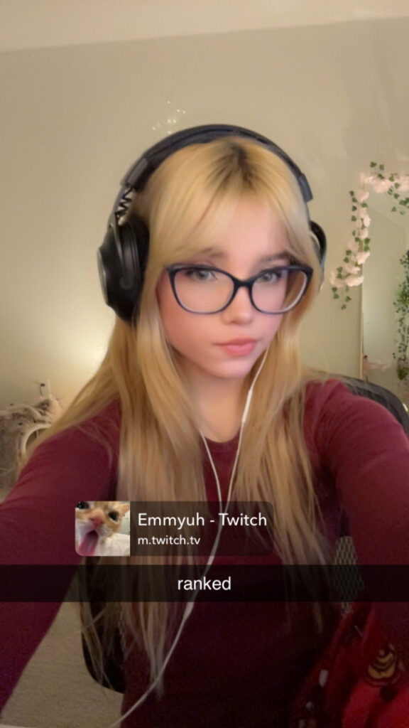 Twitch – emmyuh – Nude