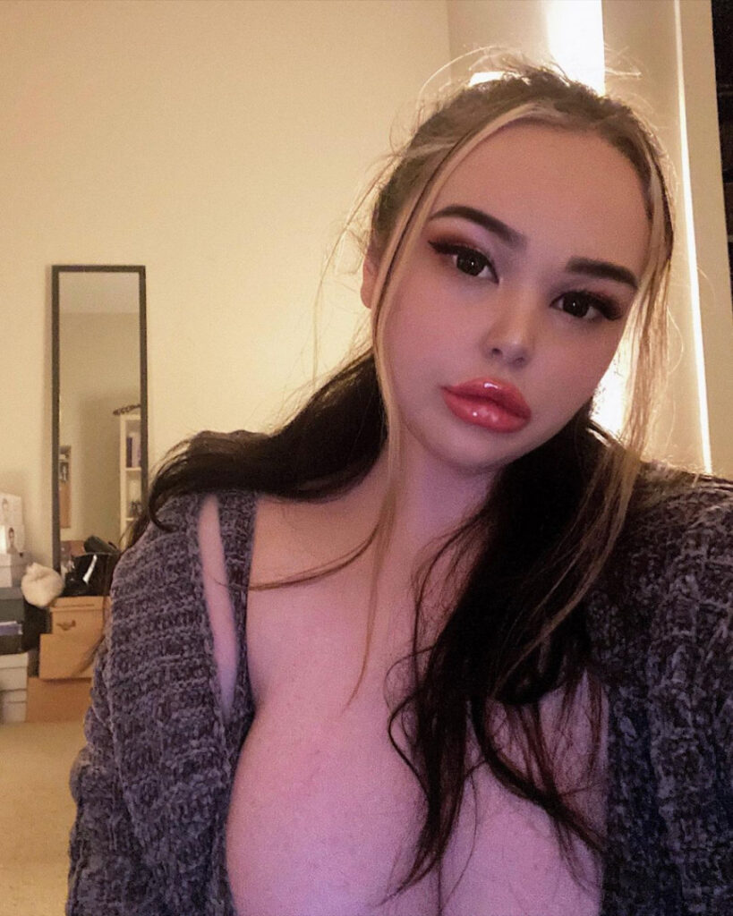 TikTok – Instagram – T H I C C – Empathicc aka Emily – Nude Leaks