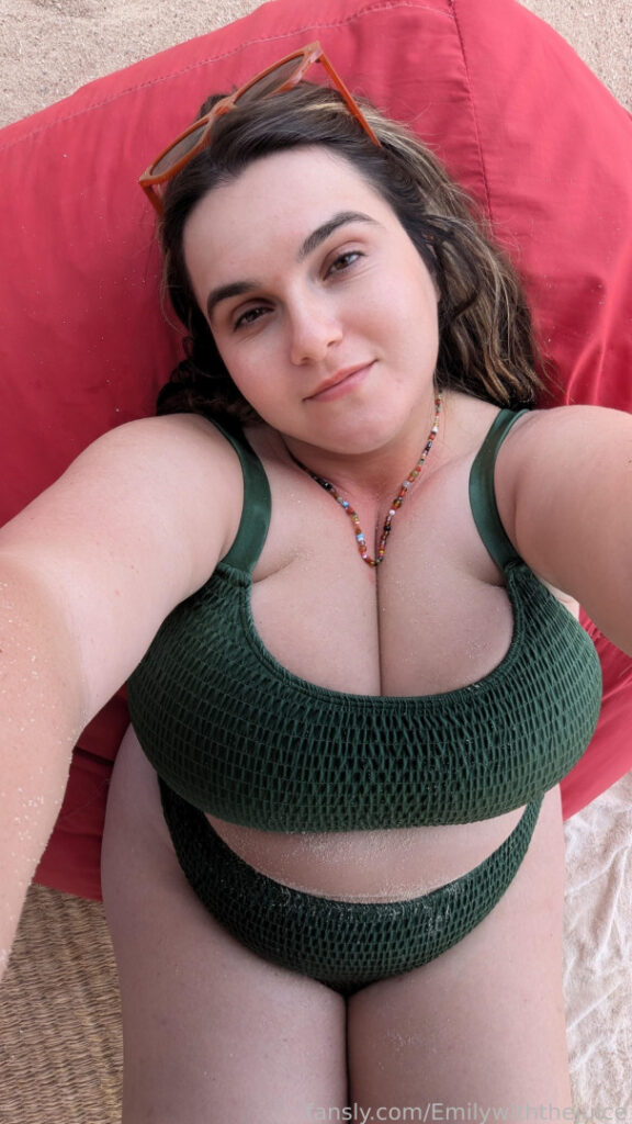 Twitch – Fansly – BBW – Emstreams – Nude