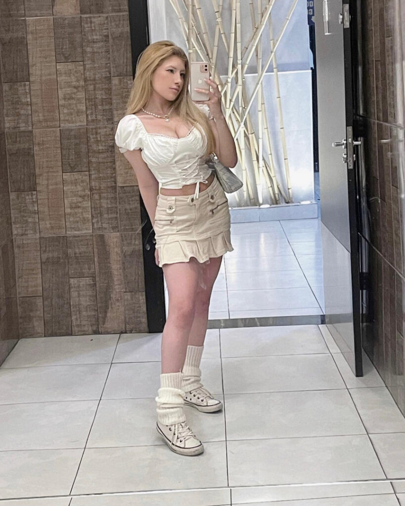 Brazil – Twitch – Cosplay – Emy gasparotti       Emerwly – Nude Leaks