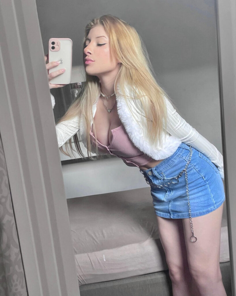 Brazil – Twitch – Cosplay – Emy gasparotti       Emerwly – Nude Leaks