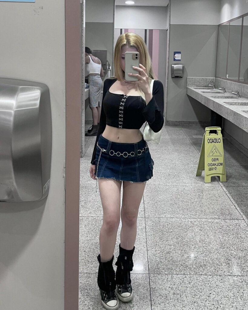 Brazil – Twitch – Cosplay – Emy gasparotti       Emerwly – Nude Leaks