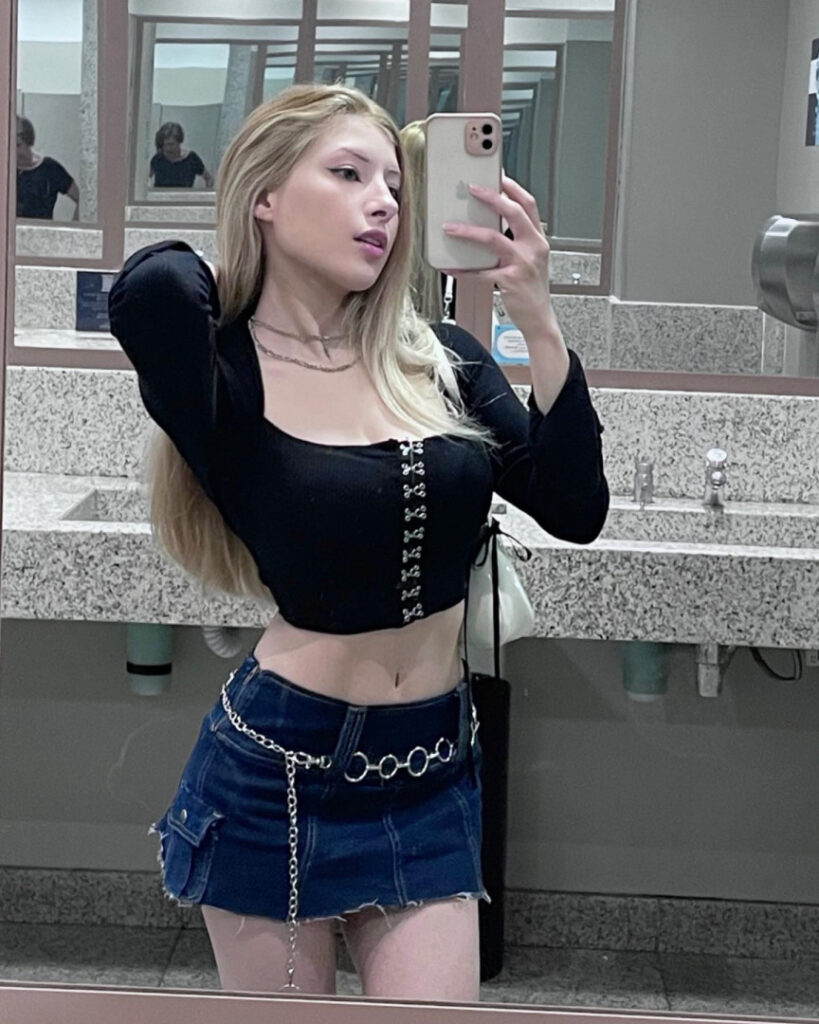 Brazil – Twitch – Cosplay – Emy gasparotti       Emerwly – Nude Leaks