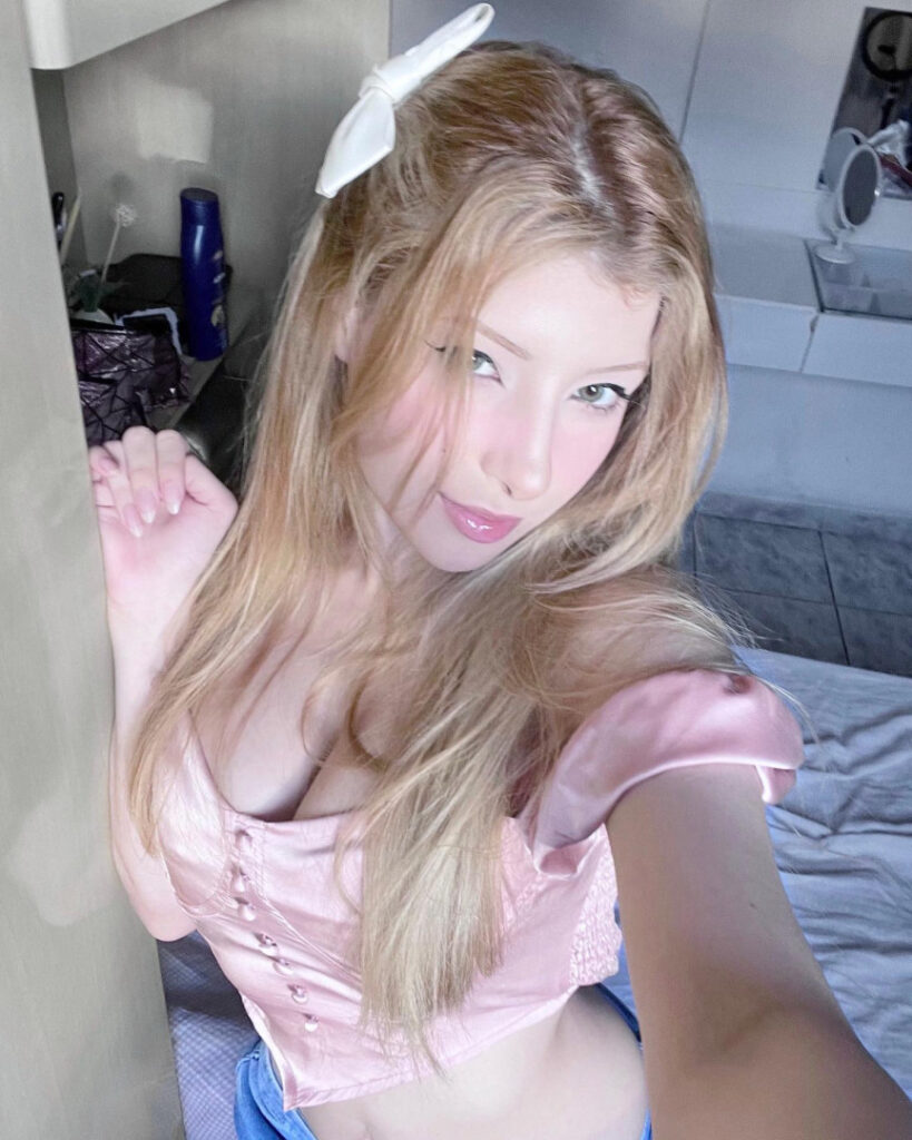 Brazil – Twitch – Cosplay – Emy gasparotti       Emerwly – Nude Leaks