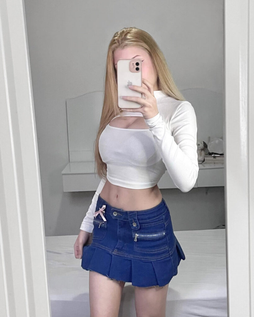 Brazil – Twitch – Cosplay – Emy gasparotti       Emerwly – Nude Leaks