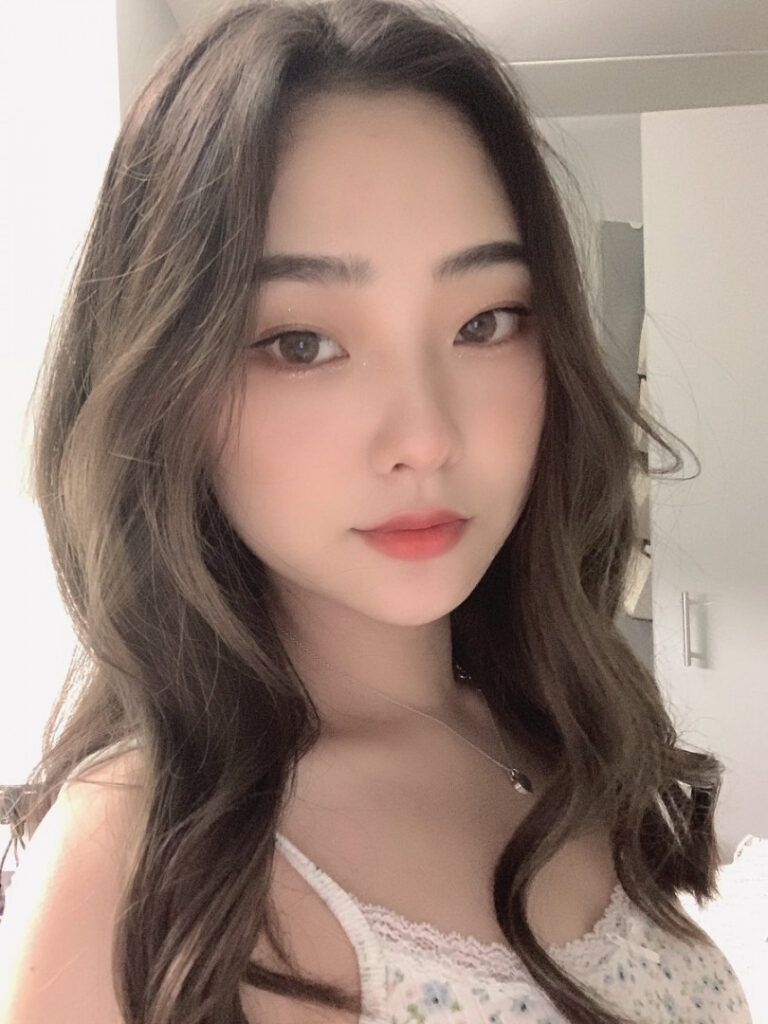 Twitch – Petite – Asian – esblee / Esther Lee – Nude Leaks