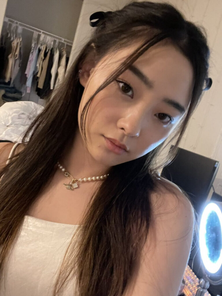 Twitch – Petite – Asian – esblee / Esther Lee – Nude Leaks