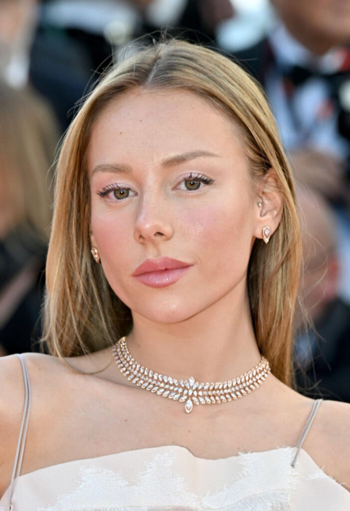 Celeb – Ester Exposito – Nude