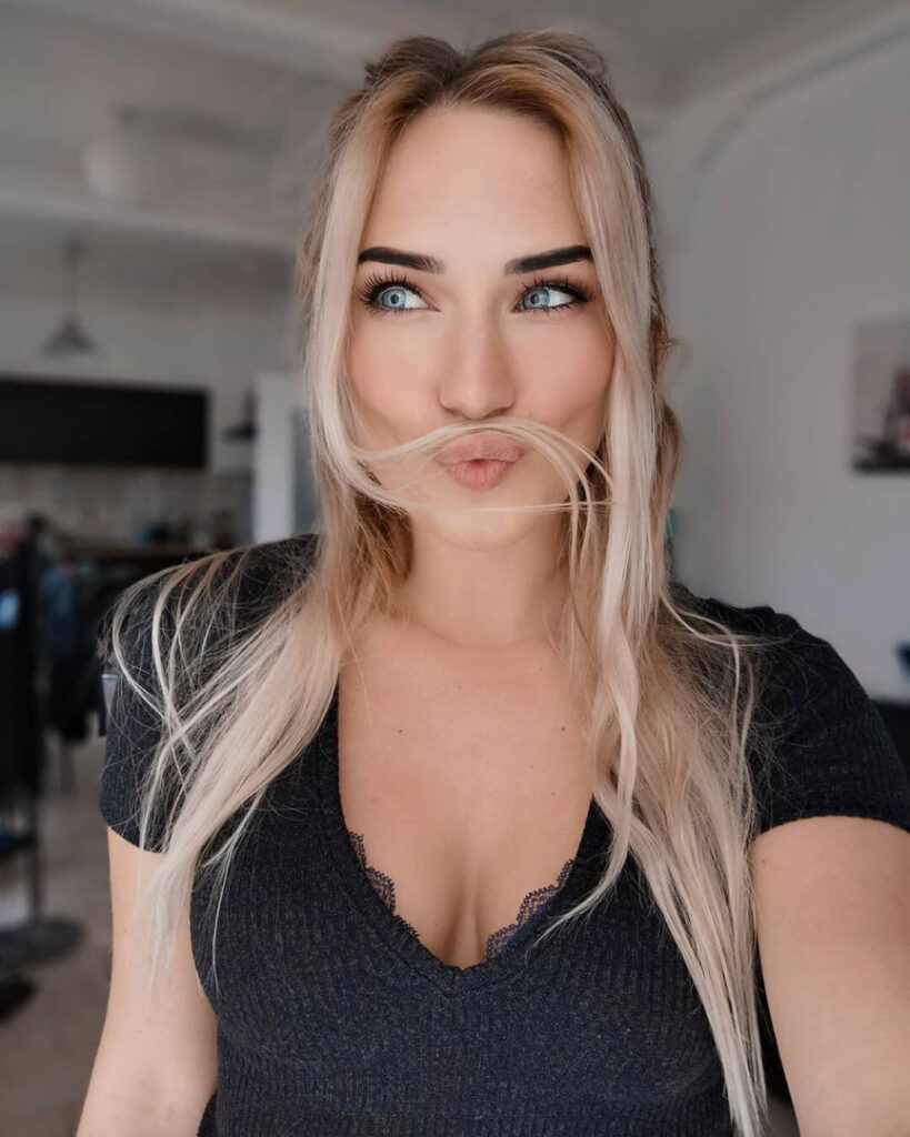 TikTok – Instagram – Eva Mikulski – Nude Leaks