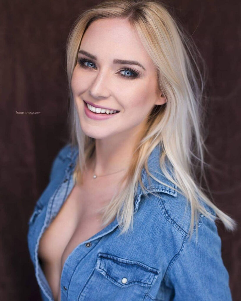 TikTok – Instagram – Eva Mikulski – Nude Leaks