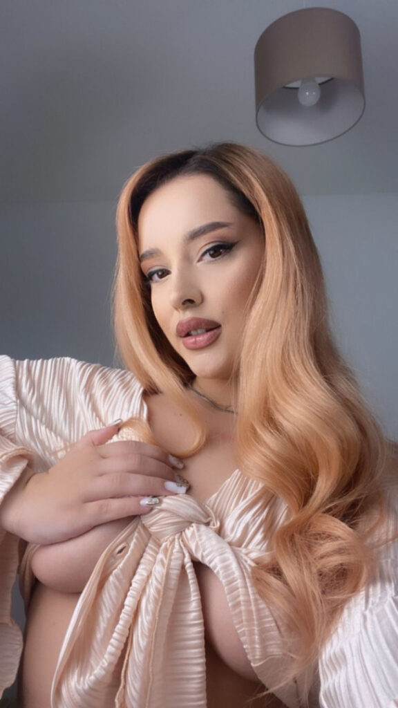 Cam Girls – evierosie – Nude Leaks