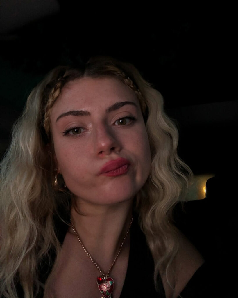 Instagram – Faith Ordway – Nude