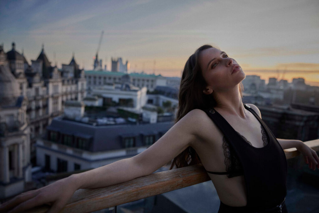 Celeb – Felicity Jones – Nude