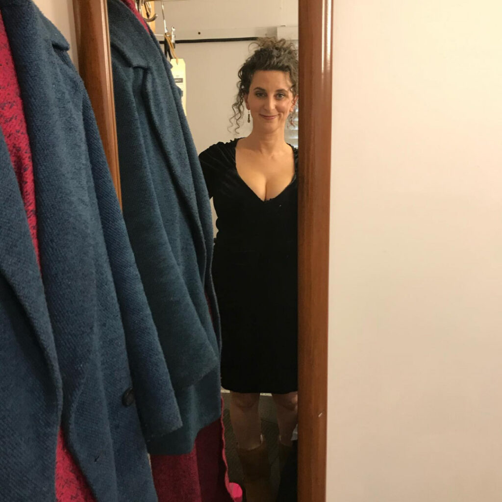 Celeb – T H I C C – Felicity Ward, The Office AU. – Nude