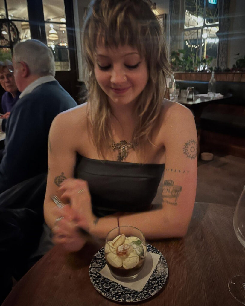 Instagram – _femalien – Nude