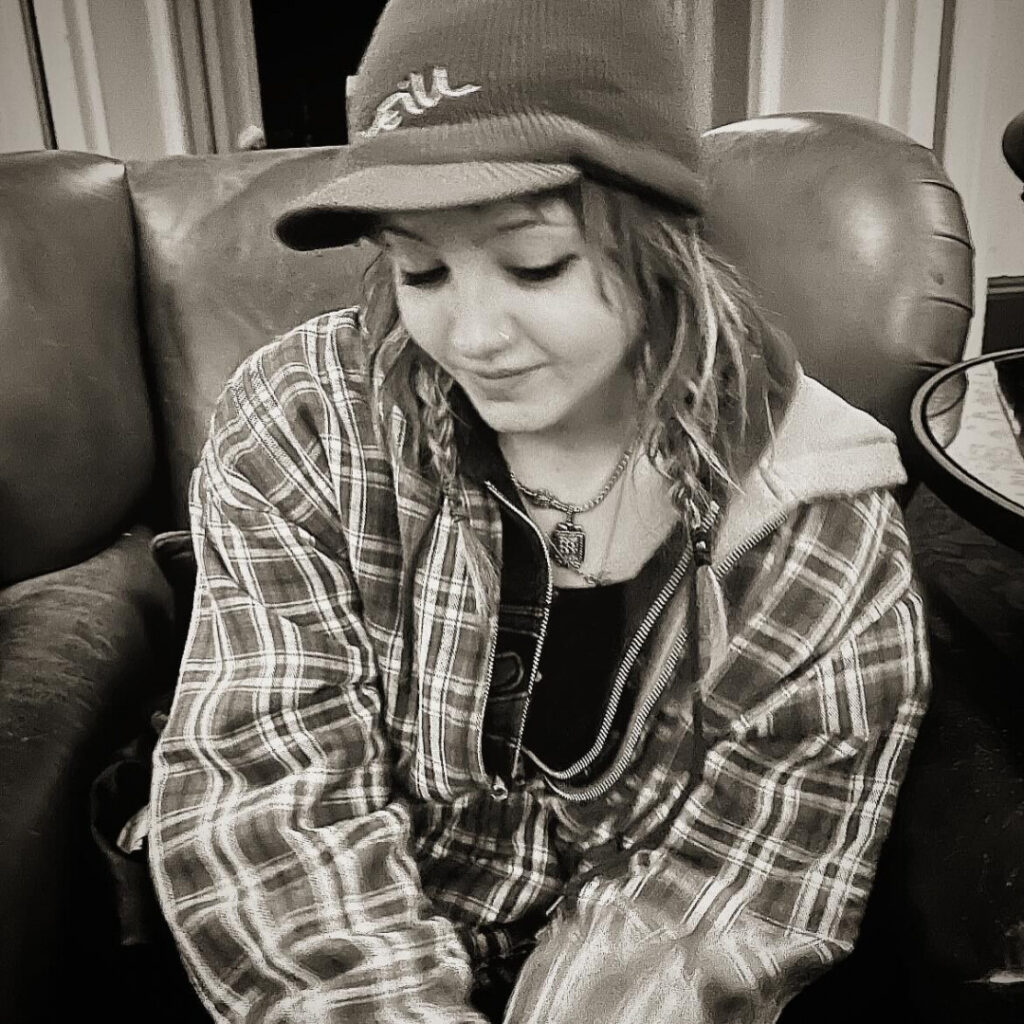 Instagram – _femalien – Nude