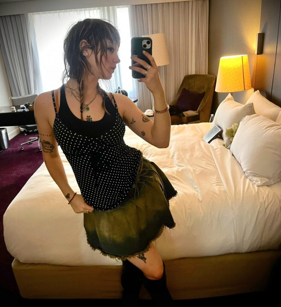 Instagram – _femalien – Nude