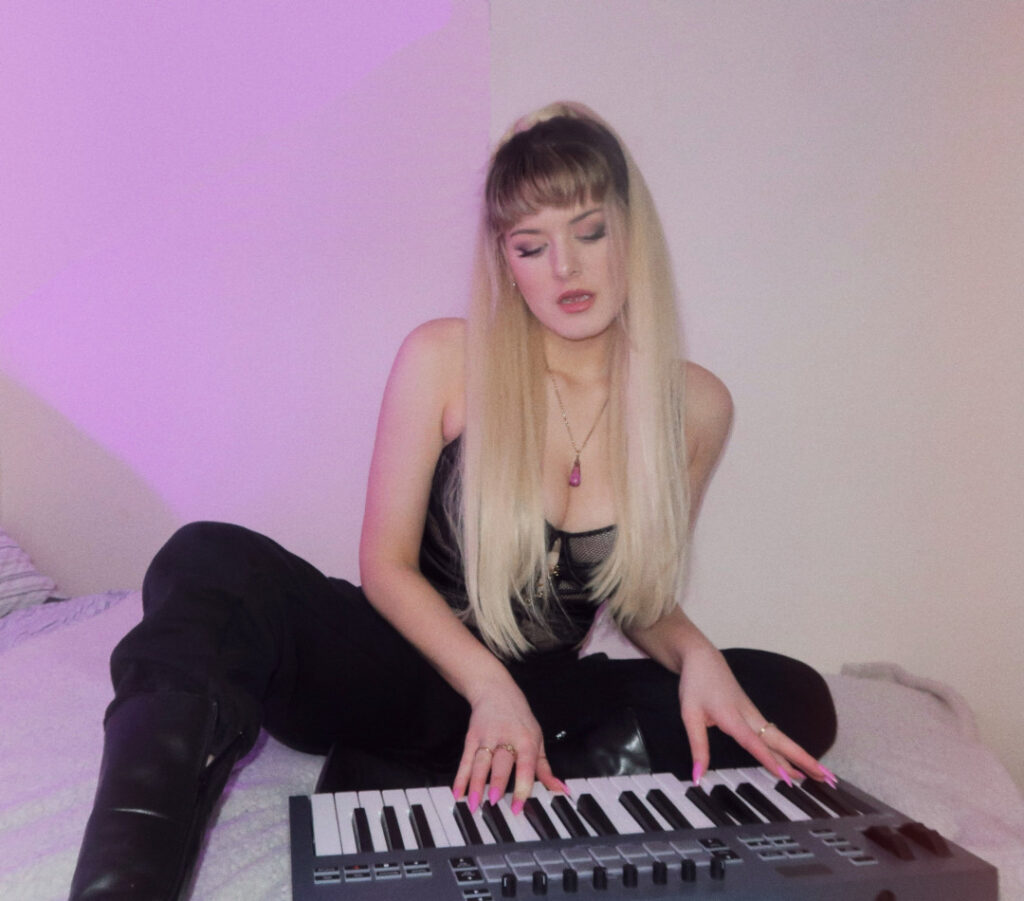 Twitch – Geocasts / geometric – Nude