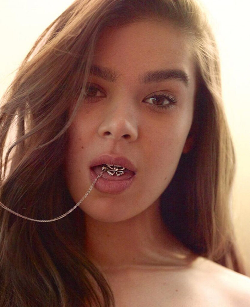 Celeb – Hailee Steinfeld – Nude